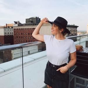 Meet your Posher, Lydia